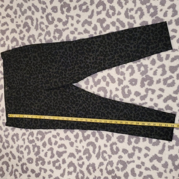 LOFT NWT Grey Leggings with Black Leopard Spots! ❤❤❤ - Picture 10 of 13